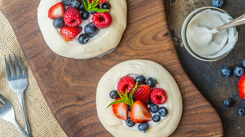 Vegan Meringue Pavlova